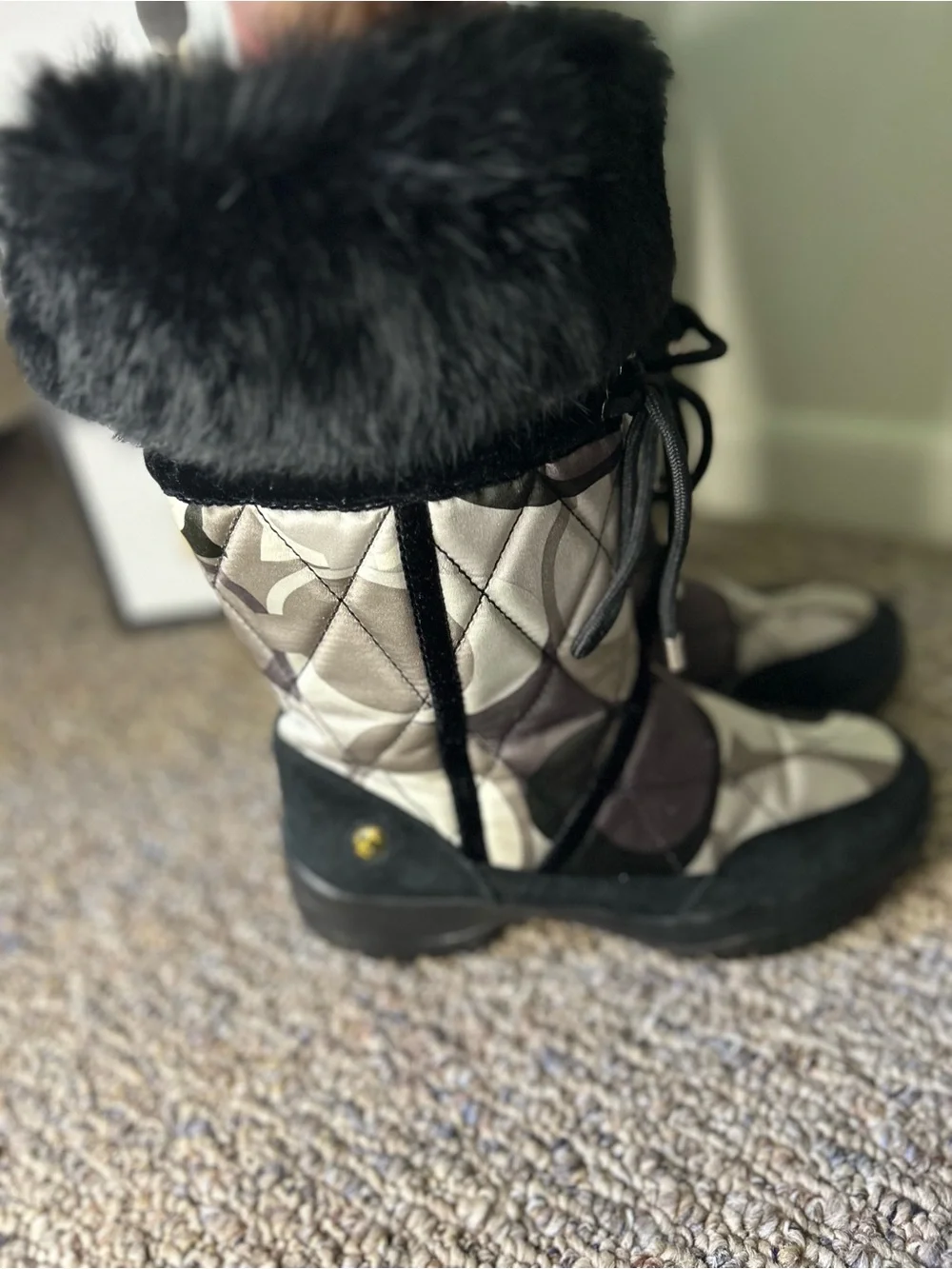 COACH ultra-rare Sasha model winter size 7.5
